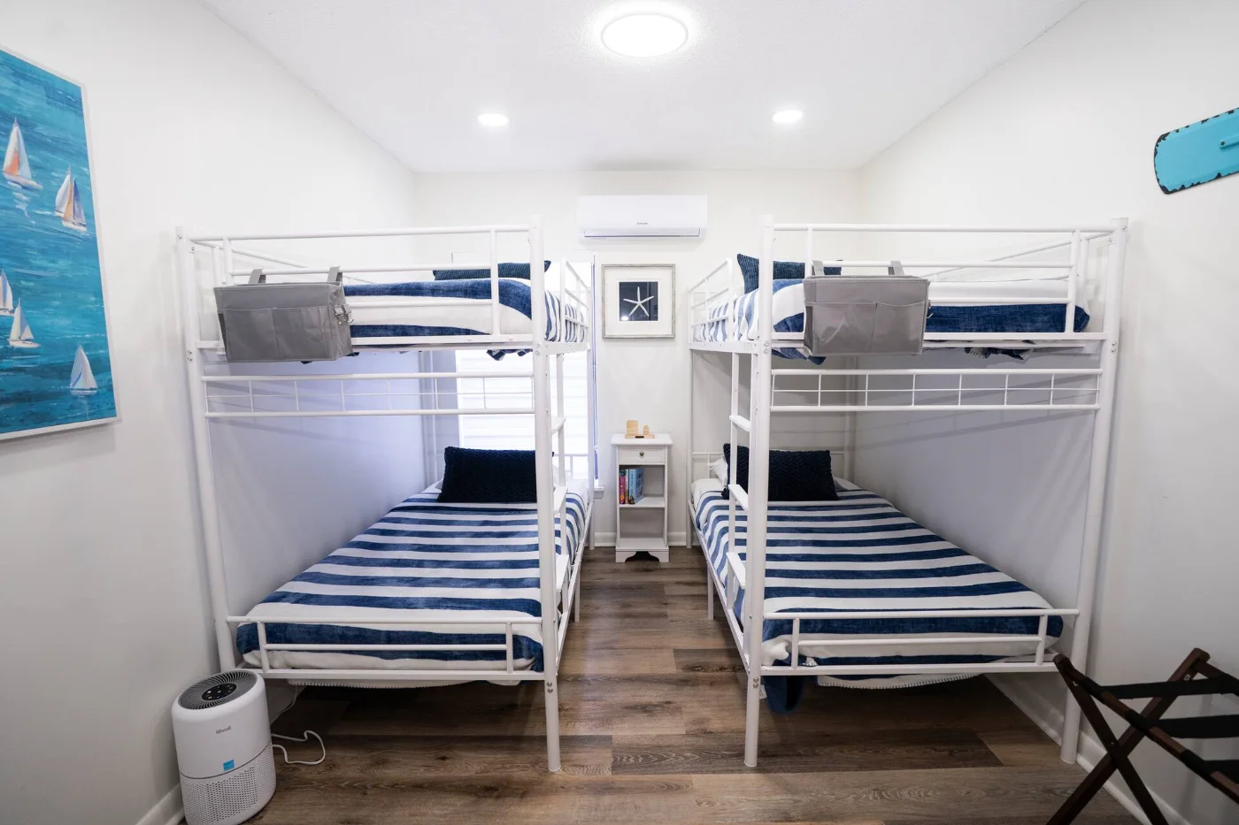 Literas con ropa de cama de rayas